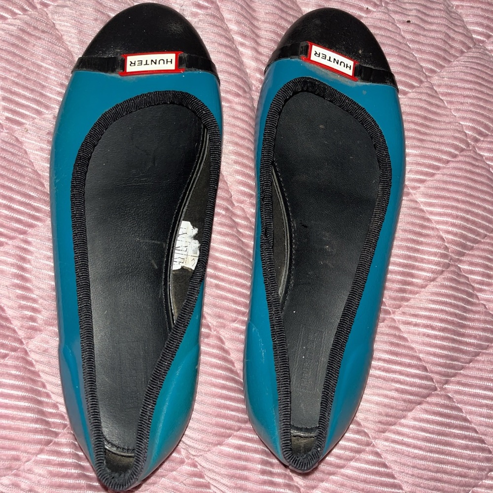 Hunter Women's Blue and Black Flats